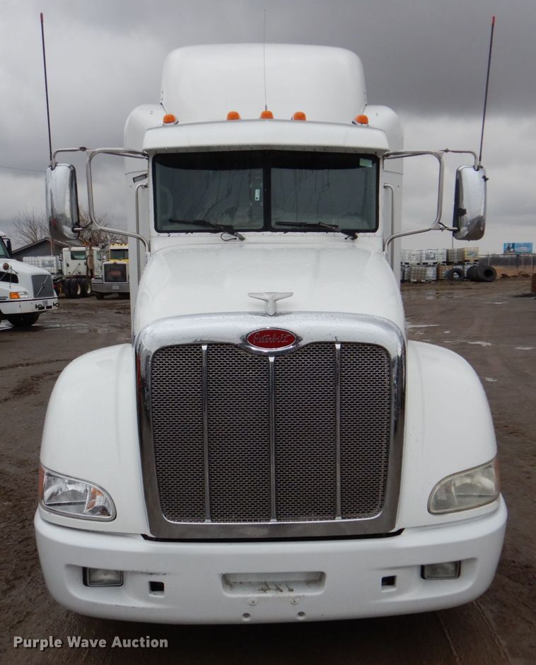 image for item DN7276 2013 Peterbilt 386  semi truck