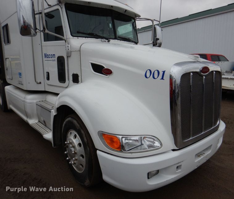 image for item DN7276 2013 Peterbilt 386  semi truck