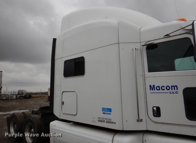 image for item DN7276 2013 Peterbilt 386  semi truck