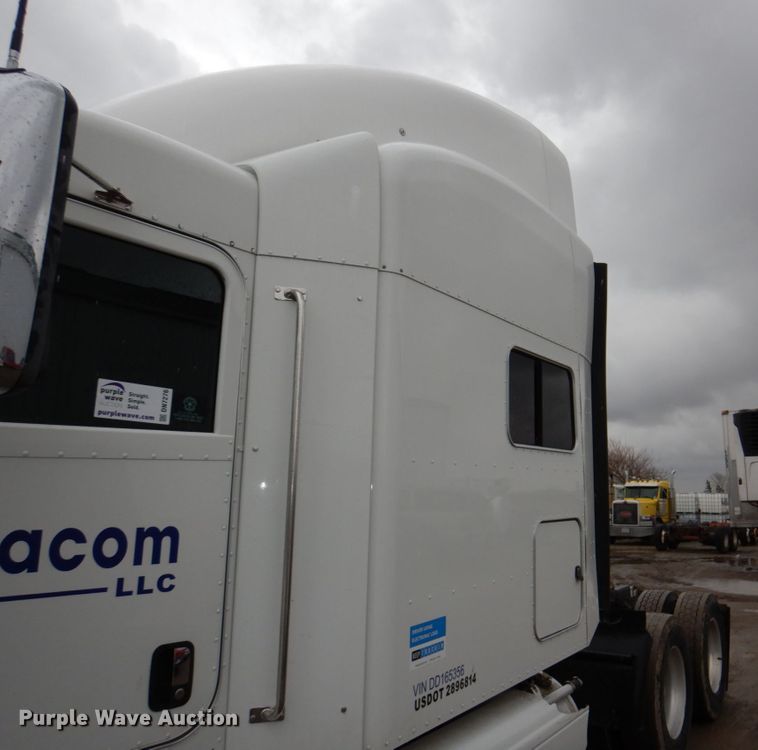 image for item DN7276 2013 Peterbilt 386  semi truck