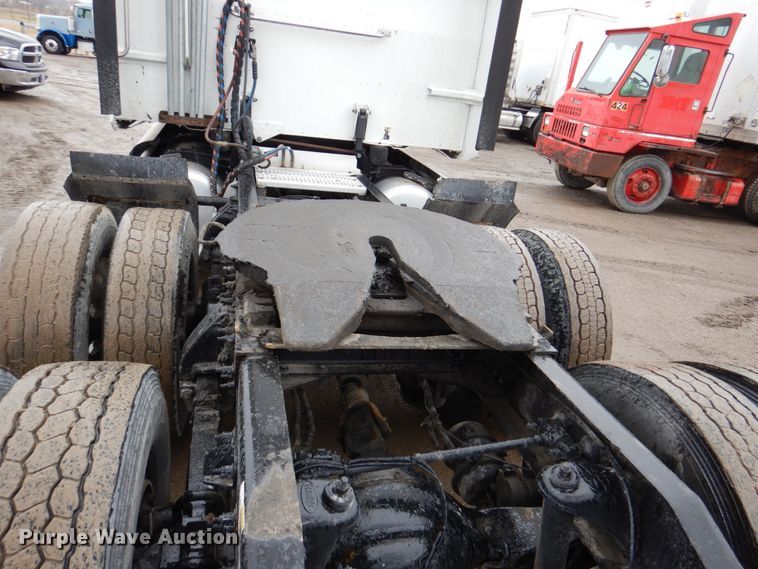 image for item DN7276 2013 Peterbilt 386  semi truck