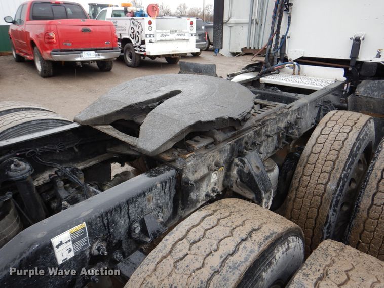 image for item DN7276 2013 Peterbilt 386  semi truck