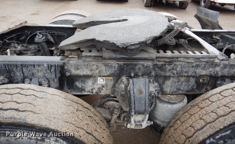 image for item DN7276 2013 Peterbilt 386  semi truck