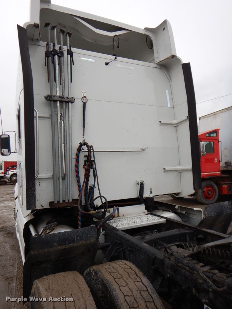 image for item DN7276 2013 Peterbilt 386  semi truck