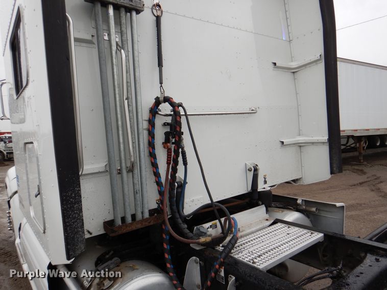 image for item DN7276 2013 Peterbilt 386  semi truck