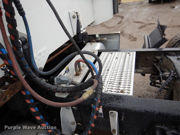 image for item DN7276 2013 Peterbilt 386  semi truck