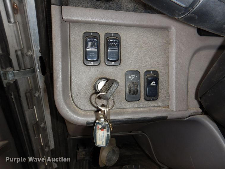 image for item DN7276 2013 Peterbilt 386  semi truck