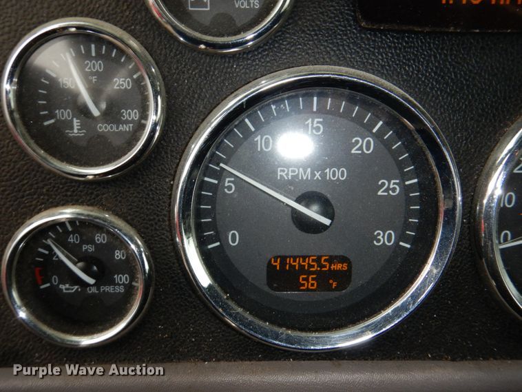 image for item DN7276 2013 Peterbilt 386  semi truck