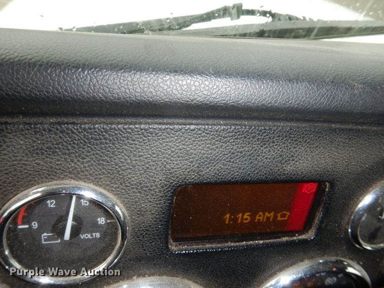 image for item DN7276 2013 Peterbilt 386  semi truck