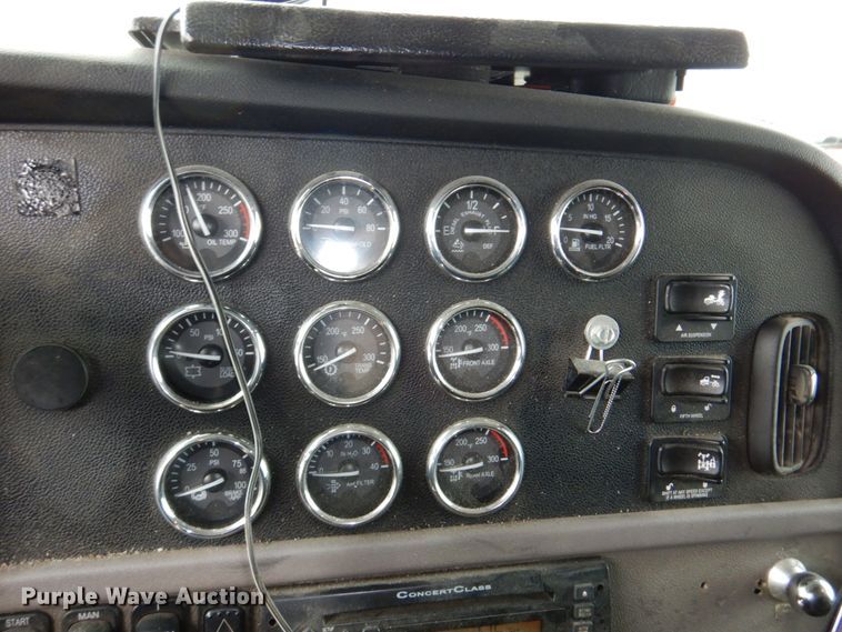 image for item DN7276 2013 Peterbilt 386  semi truck