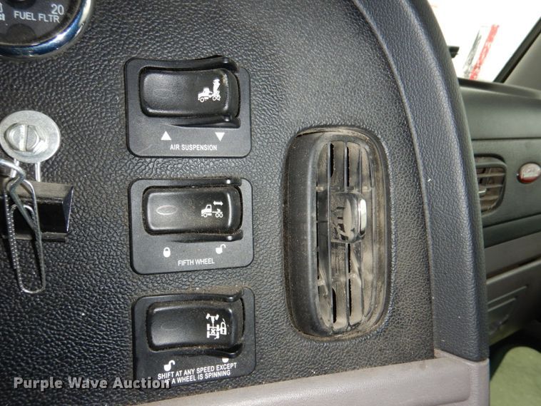 image for item DN7276 2013 Peterbilt 386  semi truck