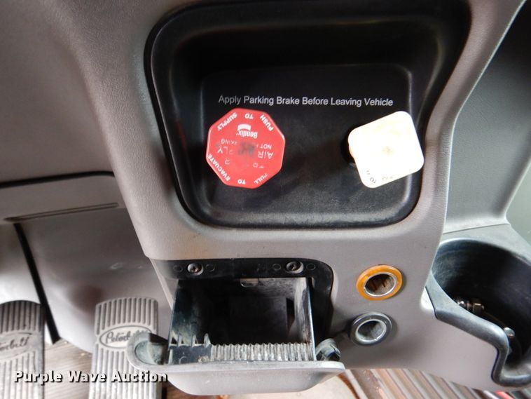 image for item DN7276 2013 Peterbilt 386  semi truck