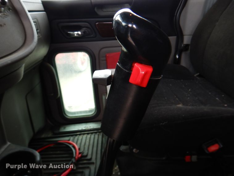 image for item DN7276 2013 Peterbilt 386  semi truck