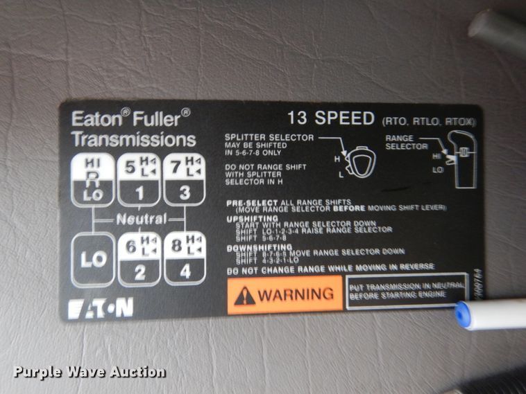 image for item DN7276 2013 Peterbilt 386  semi truck