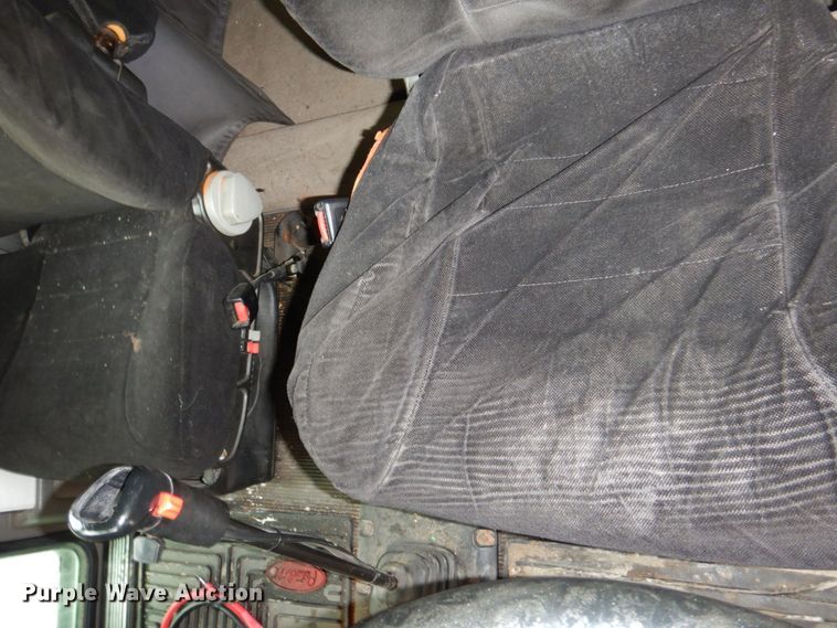 image for item DN7276 2013 Peterbilt 386  semi truck