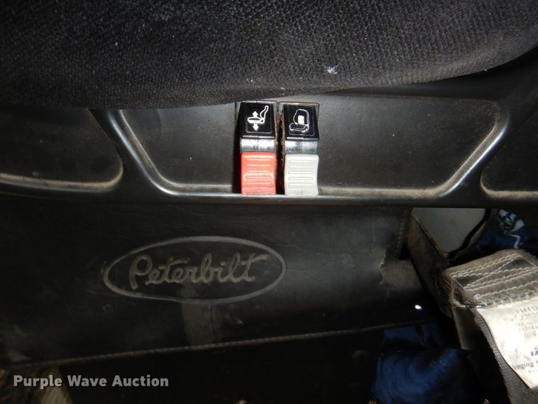 image for item DN7276 2013 Peterbilt 386  semi truck