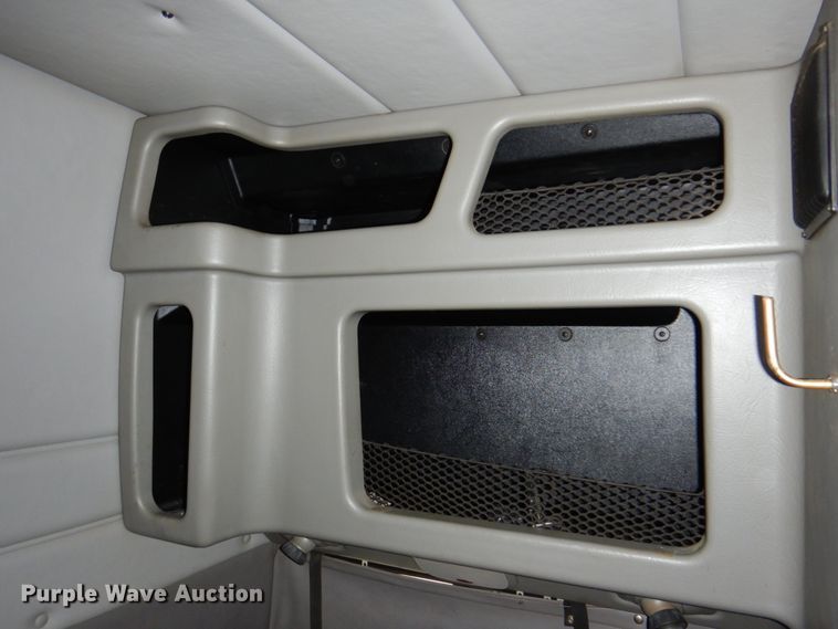 image for item DN7276 2013 Peterbilt 386  semi truck