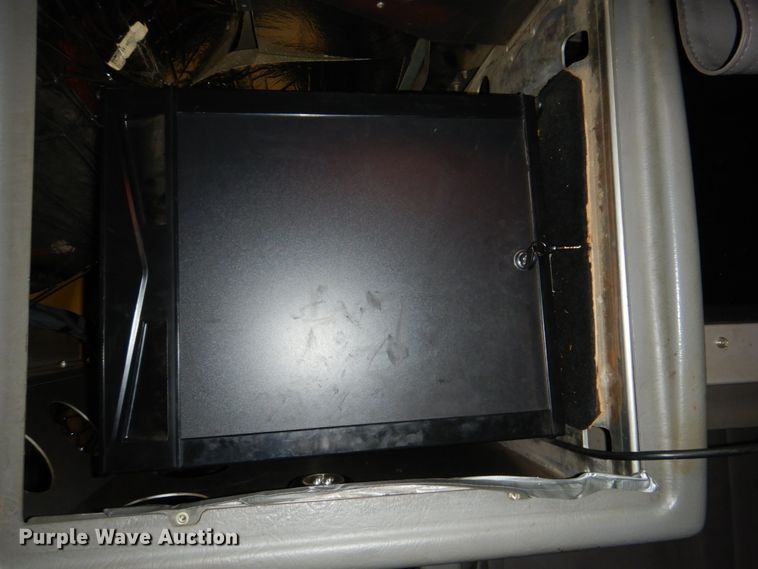 image for item DN7276 2013 Peterbilt 386  semi truck