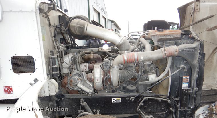 image for item DN7276 2013 Peterbilt 386  semi truck