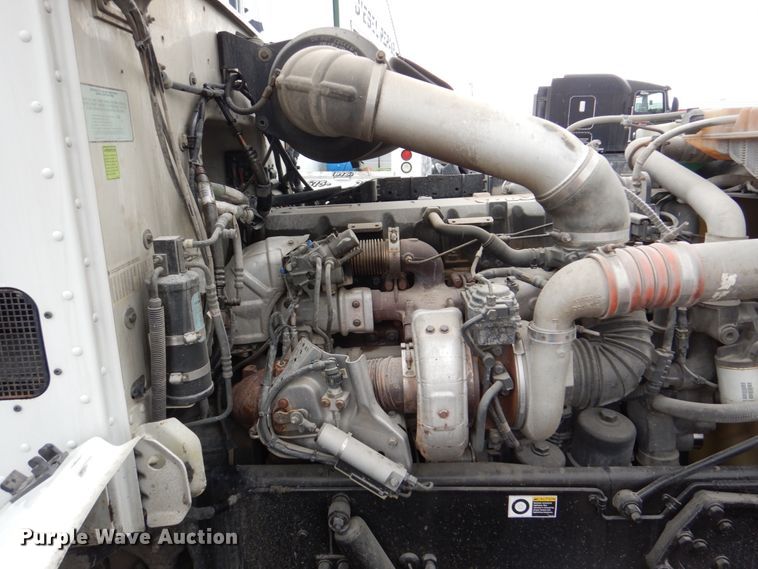 image for item DN7276 2013 Peterbilt 386  semi truck