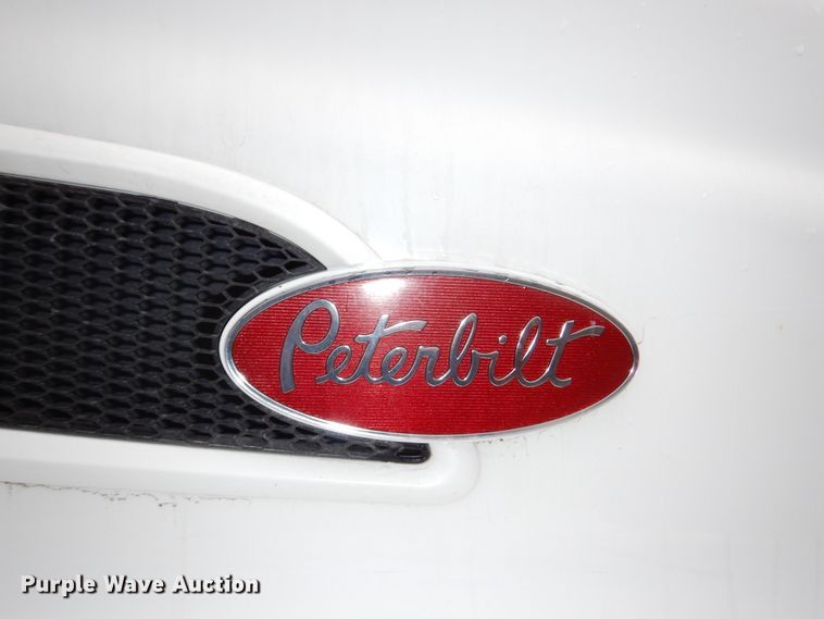 image for item DN7276 2013 Peterbilt 386  semi truck