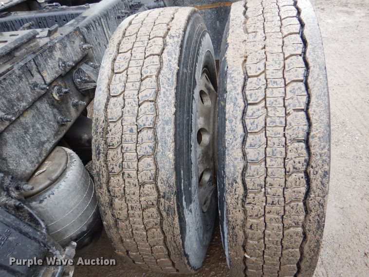 image for item DN7276 2013 Peterbilt 386  semi truck