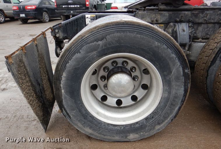 image for item DN7276 2013 Peterbilt 386  semi truck