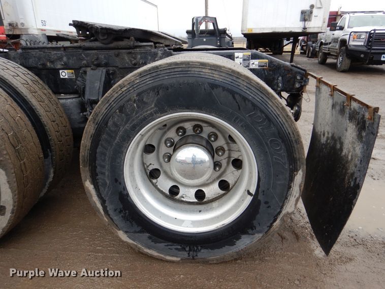 image for item DN7276 2013 Peterbilt 386  semi truck