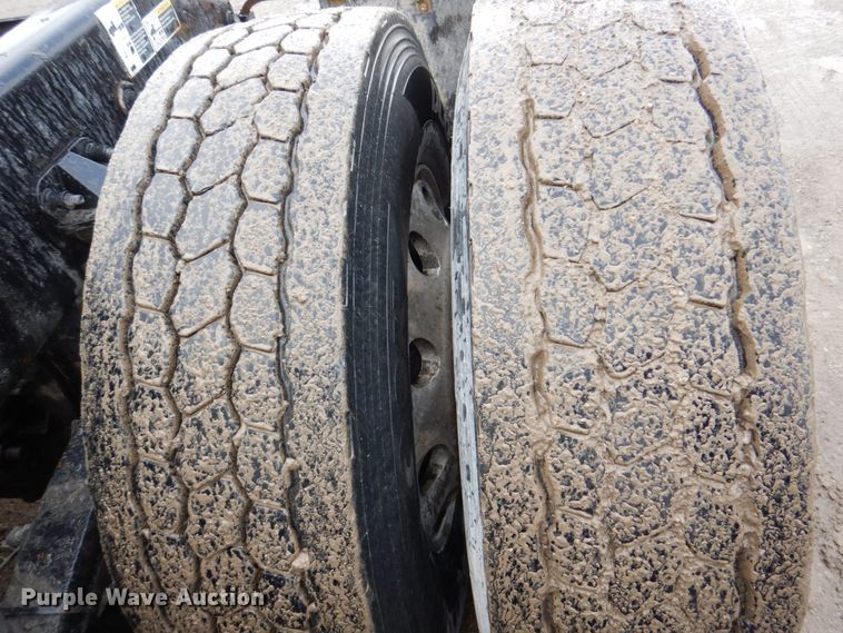 image for item DN7276 2013 Peterbilt 386  semi truck