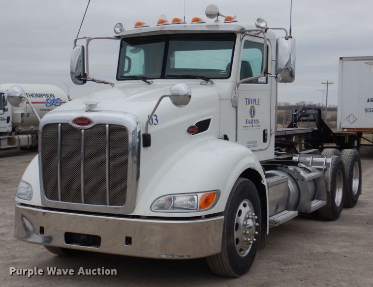 image for item DN7288 2014 Peterbilt 384  semi truck