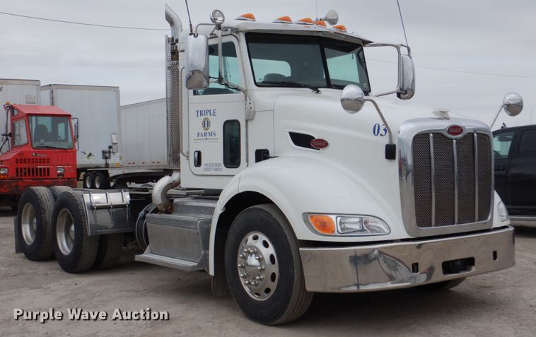 image for item DN7288 2014 Peterbilt 384  semi truck