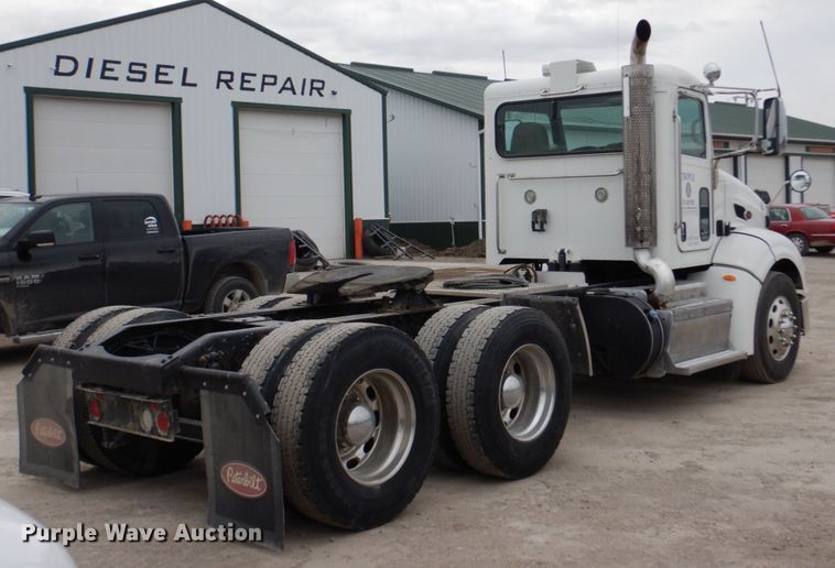 image for item DN7288 2014 Peterbilt 384  semi truck
