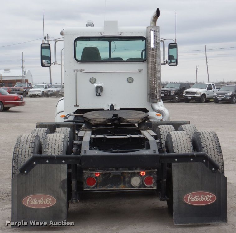image for item DN7288 2014 Peterbilt 384  semi truck