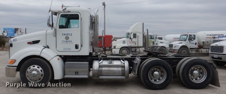 image for item DN7288 2014 Peterbilt 384  semi truck