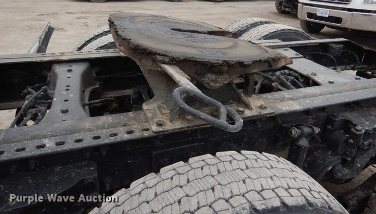 image for item DN7288 2014 Peterbilt 384  semi truck