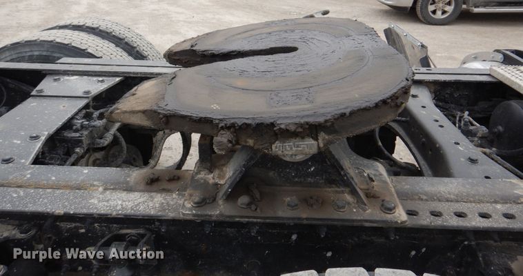 image for item DN7288 2014 Peterbilt 384  semi truck