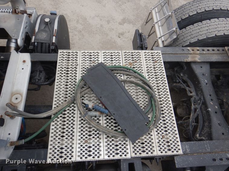 image for item DN7288 2014 Peterbilt 384  semi truck