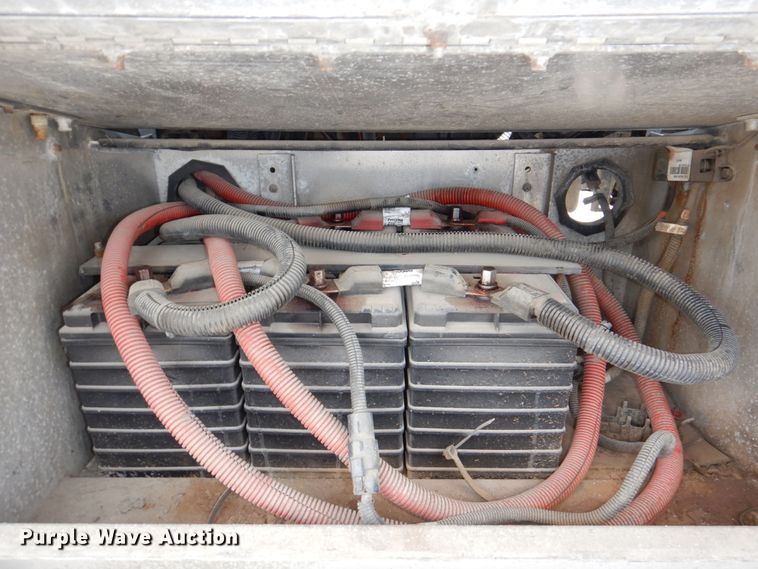 image for item DN7288 2014 Peterbilt 384  semi truck