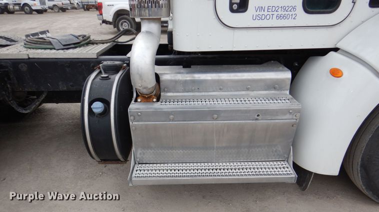 image for item DN7288 2014 Peterbilt 384  semi truck