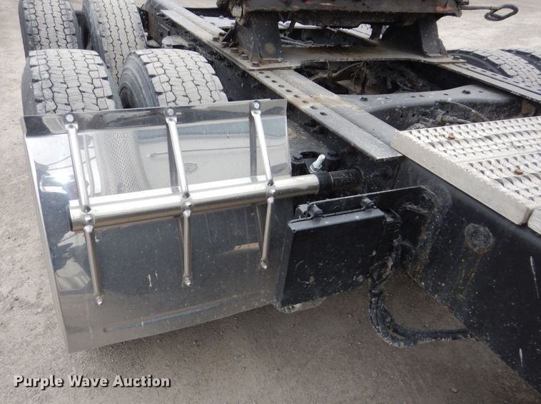 image for item DN7288 2014 Peterbilt 384  semi truck