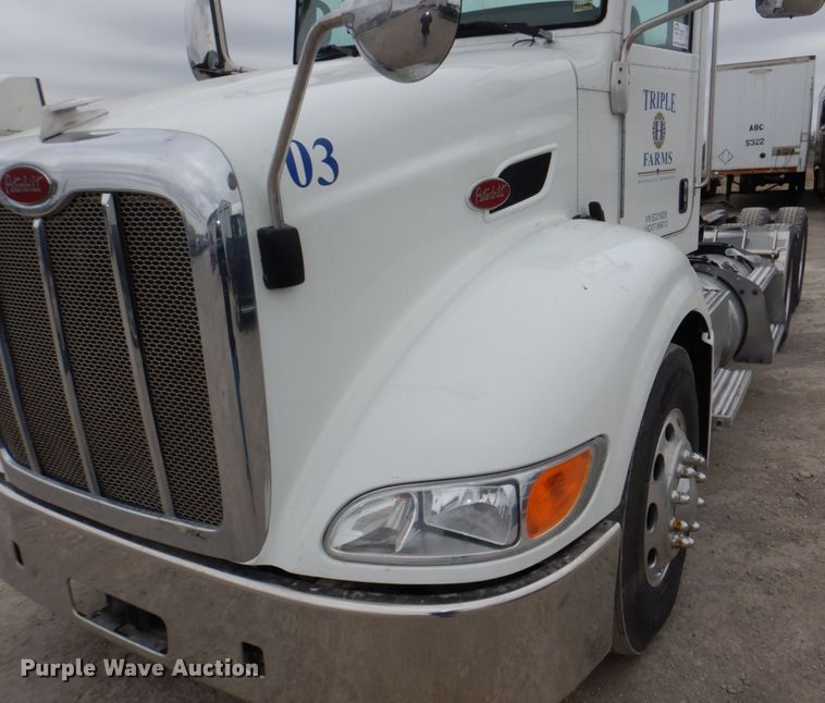 image for item DN7288 2014 Peterbilt 384  semi truck