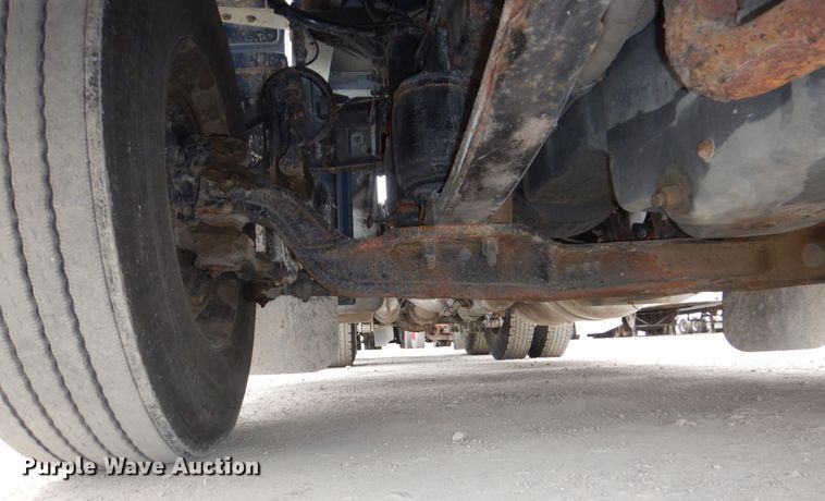 image for item DN7288 2014 Peterbilt 384  semi truck