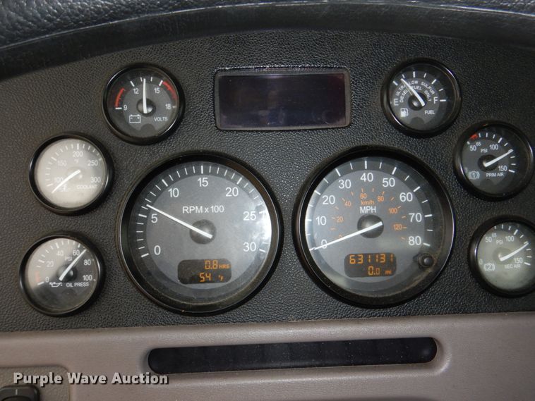 image for item DN7288 2014 Peterbilt 384  semi truck