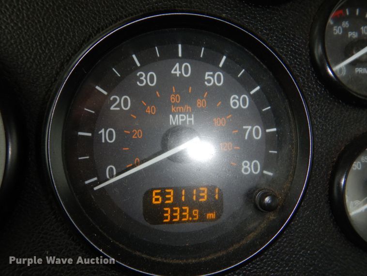 image for item DN7288 2014 Peterbilt 384  semi truck