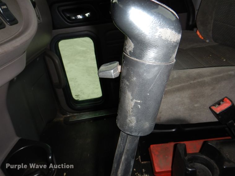 image for item DN7288 2014 Peterbilt 384  semi truck