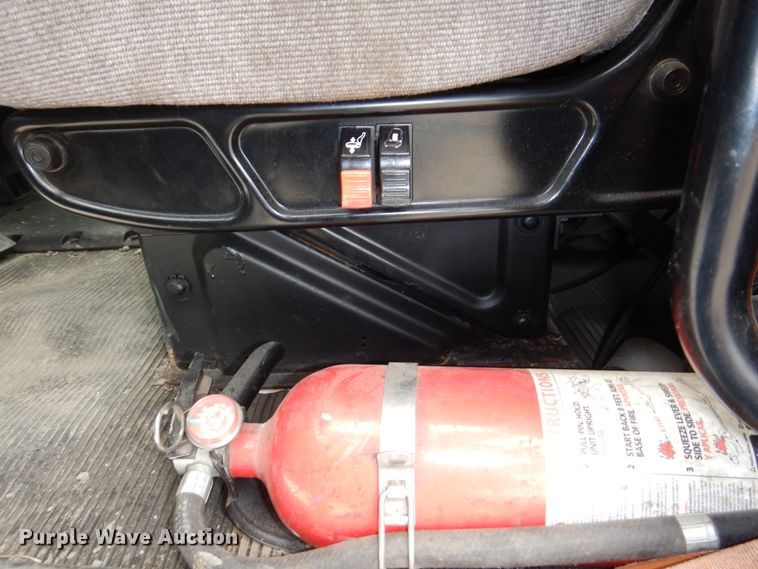 image for item DN7288 2014 Peterbilt 384  semi truck