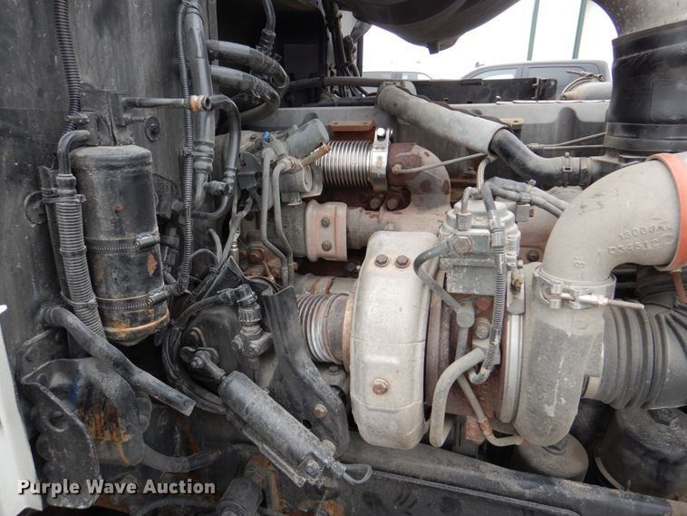 image for item DN7288 2014 Peterbilt 384  semi truck