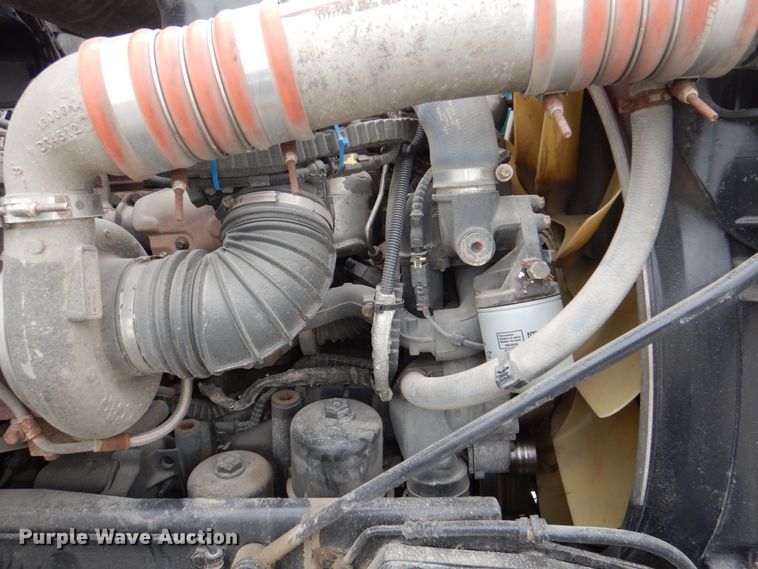 image for item DN7288 2014 Peterbilt 384  semi truck