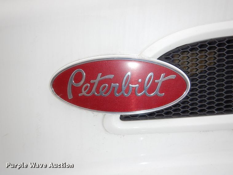 image for item DN7288 2014 Peterbilt 384  semi truck