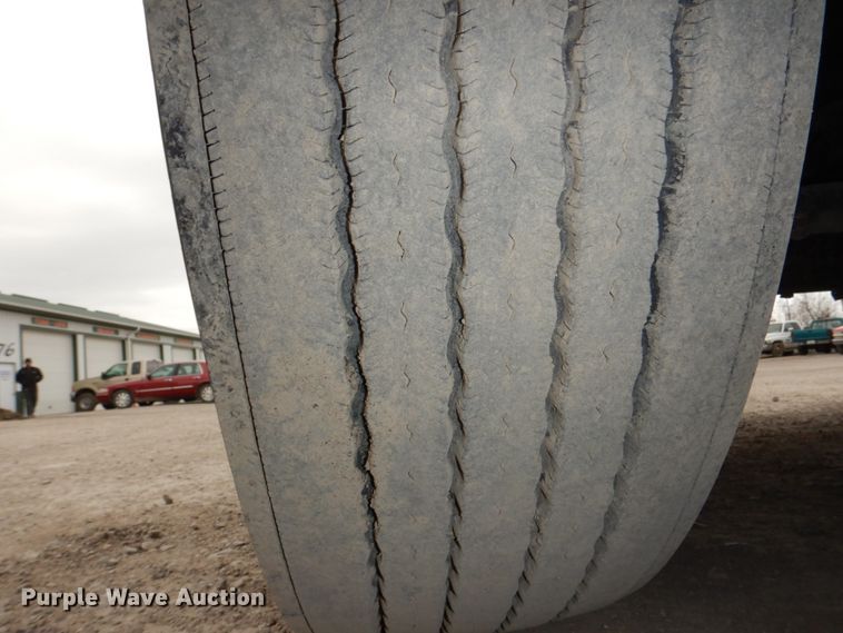 image for item DN7288 2014 Peterbilt 384  semi truck